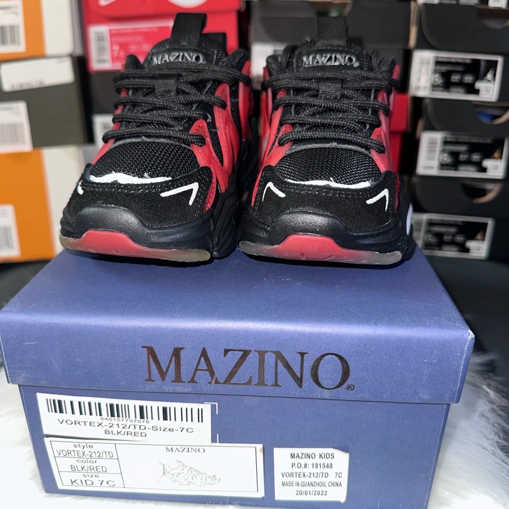 Kids Black and Red Sneakers toddler Mazino side 7c brand new with box
